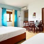 Antonia Rooms Qeparo